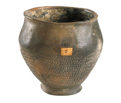 Vase ovoïde à décor estampé