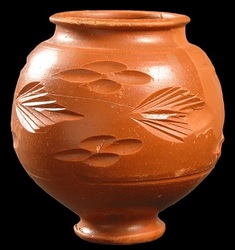 Photo 1 - Gobelet en céramique sigillée à décor végétal